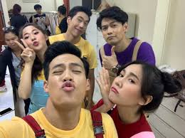 อาทิ เสนาเปิ้ล, เสนาหอย, เสนาลิง, เสนาติ๊ก, เสนาเพชร, เสนาโน้ส, เสนากิ๊ก และยังมี หนูแหม่ม สุริวิภา ที่รับบทเป็นเลขาในรายการด้วย à¸—à¸³à¸„à¸§à¸²à¸¡à¸£ à¸ˆ à¸à¸ à¸š 5 à¹€à¸ªà¸™à¸²à¹ƒà¸«à¸¡ à¹à¸« à¸‡ à¸¢ à¸—à¸˜à¸à¸²à¸£à¸‚à¸¢ à¸šà¹€à¸«à¸‡ à¸­à¸ 5 0