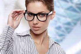 Cara memakai kacamata renang yang benar, mengurangi hal buruk ketika berenang. Pakai Kacamata Meningkatkan Peluang Diterima Kerja
