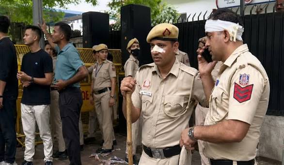 Delhi Police Personnel Injured During Clashes While Dispersing CJP  Protesters | Daily Pioneer