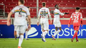Mainz verliert im mittelfeld den ball, stenzel spielt rechts raus, wo wamangituka platz in den sechzehner dringen kann. Bundesliga Silas Wamangituka Wonder Goal Puts Goals On Vfb Stuttgart Win Over Mainz