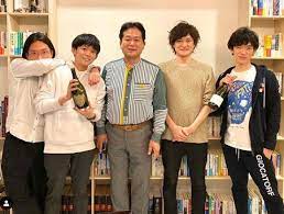 Feb 28, 2021 · メンタリストのdaigoさんは実の兄でもあり、先日共演したときは話題になりました。 今回は兄弟ともに活躍する松丸亮吾さんの 父親・母親・兄弟(daigo )の職業 や人柄、また 家族構成 について調査しまとめました。 sponsored link æ¾ä¸¸äº®å¾ã®çˆ¶è¦ª æ¯è¦ª 4å…„å¼Ÿã®å®¶æ—æ§‹æˆã¾ã¨ã‚ è·æ¥­ã‚„å­¦æ­´ å¤§å­¦ ã‚„å¹´é½¢ã‚'èª¿æŸ» ã‚¨ãƒ³ã‚¿ãƒ¡ã«ãªã‚‹