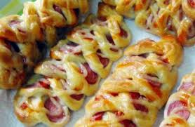 Untuk resepi sosej roll cheese mudah, ikuti resepi perkongsian pengguna facebook yunk mardhiah ini yang telah mendapat sebanyak 6.6k shares! Resepi Roti Sosej Pintal Mudah Lembut