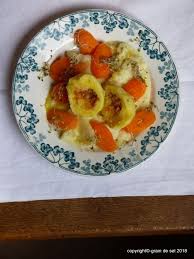 Es Liegt Was In Der Luft Kartoffelknodel Mit Kumquat Nuss Fullung Und Mohren Und Selleriegemuse Salzkorn Meine Gartenkuche Selleriegemuse Mohren Knodel