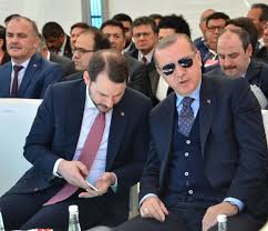Operasyon haberinin ardından akp'li cumhurbaşkanı tayyip erdoğan'ın kuzeni cengiz er sezgin baran korkmaz operasyonu türk medyasının da kirli çamaşırlarını ortaya dökecek. Albayrak Erdogan Dan Habersiz Mi Istifa Etti Erdogan Istifayi Kabul Edecek Mi Kronos News Bagimsiz Haber Sitesi