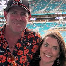 What are some great breakfast, lunch, and dinner places in Fort Myers  Beach, near Diamondhead?