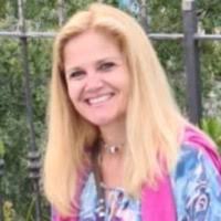 Angela Vogl's Instagram, Twitter & Facebook