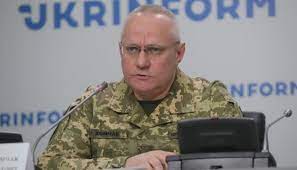 У залужного дружина і двоє дітей. U Homchaka Ye Tri Zemelni Dilyanki I Sluzhbova Kvartira