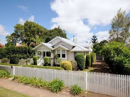 Pin By Petra Howie On Cottage Style Exterior House Colors House Exterior Queenslander House