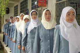 Buat teman2 alumni yg mempunyai foto2 jadul ato bhkan yg masih baru yg berkaitan dengan sekolah smpn 23, mohon untuk di uplot di halaman,,,terima kasih. Data Gtk Smpn 1 Surabaya