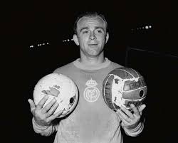 2) lionel messi (arg) fc barcelone (esp). Les Ballons D Or Qui Ont Marque L Histoire Du Football