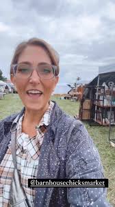 Janine Waite's Instagram, Twitter & Facebook