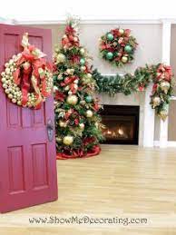 Simple christmas decorating ideas {why i decorate early for christmas} j ust like the fall season at our house, christmas is a season i like to let evolve slowly and savor each step of the way. Show Me Ideas For Christmas Door Decor Christmas Door Decorations Christmas Tree Themes Gold Christmas Tree Theme