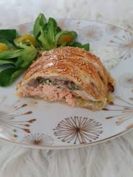 Feuillete Au Saumon Poireaux Et Champignons Recette En 2020 Feuillete Saumon Recette Saumon Saumon Poireaux