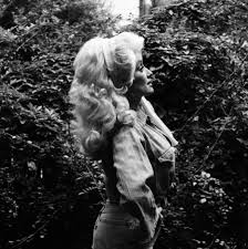 The official facebook of dolly parton 🦋. Opinion Give Dolly Parton A Statue Already The New York Times