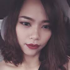 她最初以为脸上出现的黑斑是由于暴露在阳光下造成的……