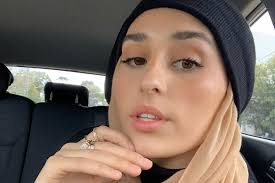 Meet the Sydney hijabi influencers in 'modest fashion' who make a living  from Instagram