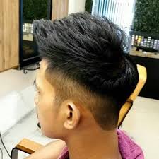 La amplia variedad abarca desde cortes de pelo cortos y elegantes hasta peinados largos con rastas, trenzas y más. De 100 Cortes De Pelo Para Hombre Primavera Verano 2020 2021