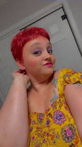 You know she cr@zy when she dye her hair red 😭