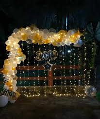 Se você vai cuidar da decoração e dos comes e bebes da festa, a dica é deixar as unhas prontinhas e só pintar quando finalizar tudo. Como Fazer Uma Decoracao De Reveillon Simples E Barata Passo A Passo Artesanato Passo A Passo