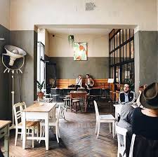 Kaffee 9 Kreuzberg Berlin Cafe Markthalle Tisch Und Stuhle Cafe