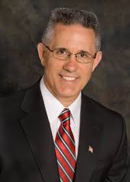 Newcomer challenges 34-year Lee supervisor