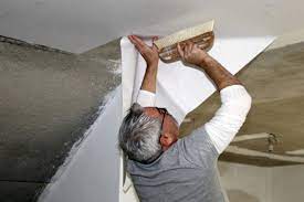 Die kosten eine neu verputzte wand zu tapezieren sind vergleichsweise niedrig und überschaubar und liegen zwischen 6 und 10 euro pro quadratmeter. Decke Tapezieren Darauf Mussen Sie Achten