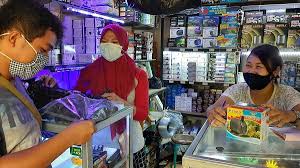 Flood simulation at kedungdowo village, kudus, central java, indonesia.wmv. Tak Ingin Tertular Covid 19 Dan Bahayakan Keluarga Pedagang Pasar Ikan Depok Solo Disiplin Pakai Masker