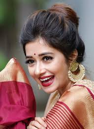 Beauty Follow Me Mađhu For More Pics Indian Wedding Hairstyles Saree Hairstyles Bridal Hair Buns