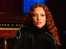 She is best known for featuring on clean bandit's 2014 single rather be. Jess Glynne On Amazon Music