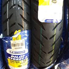 Select the tyre size michelin pilot street, a motorcycle tyre, was first introduced in 2013 and thanks to the highly advanced construction (tread pattern based on reliable tyre pilot road 2 which is this review helpful? Michelin Pilot 2 17 70 90 80 90 Free 2 Pito 2 Sealant Lazada Ph
