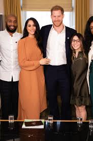 When meghan markle became engaged to prince harry, her sense of style was thrust into the spotlight. Meghan Markle Fashion Outfits Celebrity Style Guide