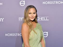 This means that pepper will reach 60 years old this december. Chrissy Teigen Biography Age Wiki Height Weight Boyfriend Family More
