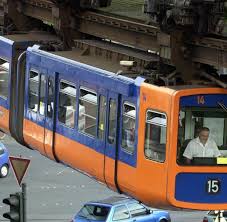 The wuppertaler schwebebahn (wuppertal suspension railway) is a suspension railway in wuppertal, germany. Wuppertaler Schwebebahn Ein Mythos Steht Still Welt