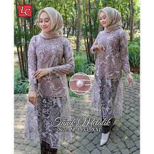 Atau bahkan di keseluruhan baju kebaya yang anda gunakan. Kebaya Tunik Brokat Tile Mutiara Shopee Indonesia