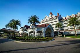 Lake 2800 square feet of living space sleeps up to twelve guests plus an infant (under the age of 3) one king bed, four queen sized bed beds and one queen size sleep sofa dining. The Villas At Disney S Grand Floridian Resort Spa Dvc Store Blog