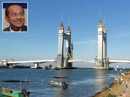 ˈkuˈala ˈtəˈrəŋˈganu), often abbreviated as k.t., is a city, the administrative capital, royal capital and the main economic centre of terengganu, malaysia. Jambatan Angkat Terengganu Beroperasi Sebelum Aidilfitri