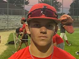 Pitching, defense dominate as Iowa City High, Dubuque Wahlert split  low-scoring DH