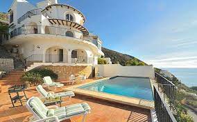 belle villa avec piscine qui vous permettra de beneficier d une superbe vue panoramique sur la costa blanca et la mer moraira maison de vacances belle villa