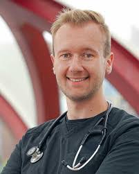 Scott Wakeham's Instagram, Twitter & Facebook