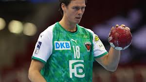 Dänemarks spieler bildeten einen kreis um christian eriksen, um ihn vor blicken zu schützen. Zwei Coronafalle Bei Den Fuchsen Berlin Eurosport