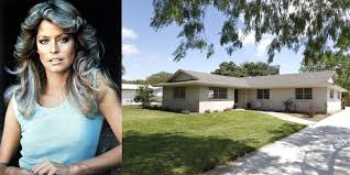 Take A Peek At The Childhood Homes Of 13 Celebrities Celebrity Houses Celebrities Ranch Style