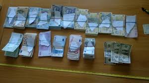 Güncel amerikan doları fiyat bilgisine detaylı verilerle anlık olarak bloomberght'de ulaşın, piyasalardan geri kalmayın. 35 De PoliÅ£isti Si Jandarmi Au CÄƒutat Un CÄƒmÄƒtar Din BÄƒrbuleÈ™ti Acesta A Fost Prins Avand Asupra Lui O SumÄƒ ImpresionantÄƒ De Bani