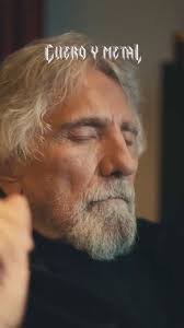 🏴󠁧󠁢󠁥󠁮󠁧󠁿 Ozzy Osbourne, Geezer Butler y el Dibu Martínez en la  presentación de la nueva camiseta Adidas del Aston Villa para la temporada  2024/2025.