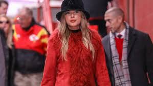 MyDirtyHobby - Luna Corazon sucking her friends cock at the beach and  almost got caught by stranger