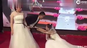 Was muss man dabei beachten. Frau Crasht Hochzeit Vom Ex Im Hochzeitskleid