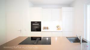 Gerne installieren wir nicht nur ihre einbauküche zu fairen preisen. Kochinsel Mit Quarzstein Arbeitsplatte Quarzstein Arbeitsplatte Arbeitsplatte Kuchen Planung