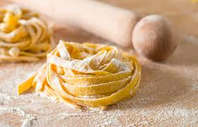 Ricetta di tradizione emiliana, la pasta all'uovo è uno degli impasti base per la preparazione della pasta fresca e di tutti i suoi formati. Pasta All Uovo Gluten Free Fatta In Casa Dr Serena Missori