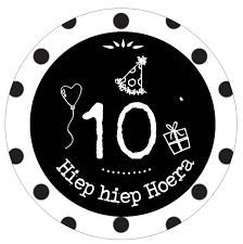 Butten Met Cijfer 10 En Tekst Hiep Hiep Hoera 56mm Button Jarig 56mm Marlijnpoppendijn Kids En Lifestyle