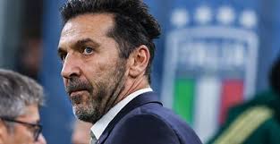 Destroyeren HMS Dauntless tester våpen under britisk oppdrag i  Indo-Stillehavsregionen