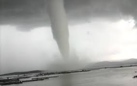 Puting beliung di waduk gajah mungkur wonogiri hebohkan warga. Xktwrmk R1ufjm